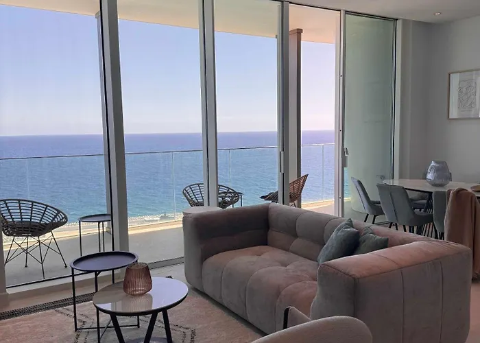 アパート Marina Exclusive アヤナパ