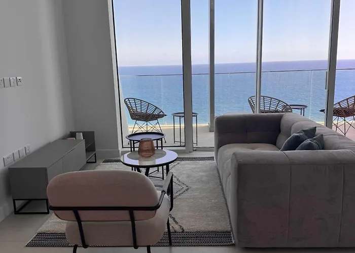 Marina Exclusive アヤナパ